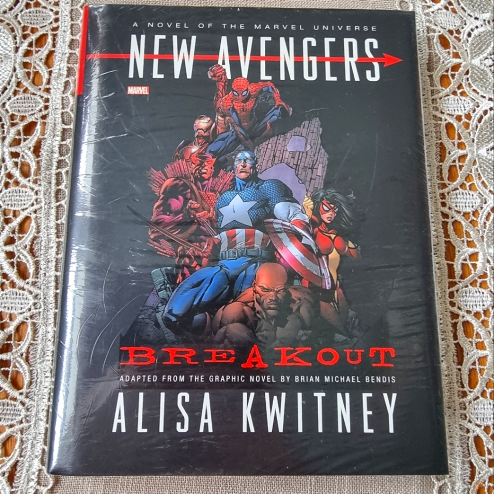 🆕️ Marvel New Avengers Breakout Graphic Novel Hardcover Book 🌟3/$40 Sale!🌟